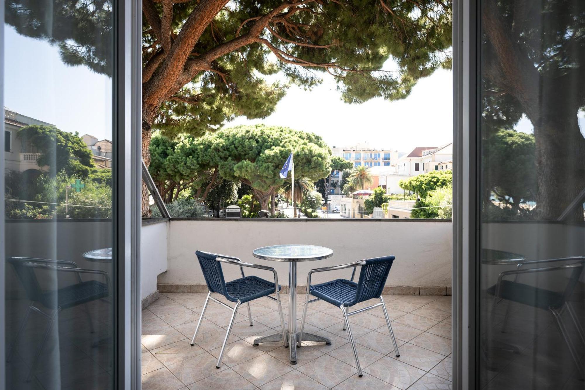 Hotel Ligure Spotorno Exterior foto